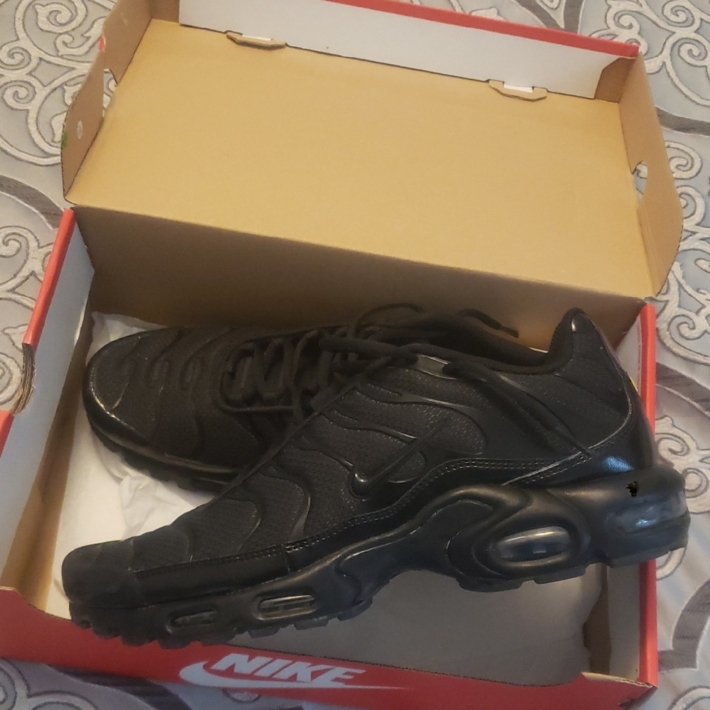Nike Triple Black Air Max Sneakers